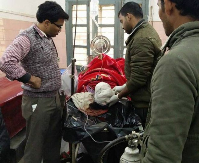 इम्फाल के पुलिस अधीक्षक ने बीबीसी को बताया है कि आठ घायलों को अस्पताल में भर्ती कराया गया है.
