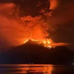 इंडोनेशिया में ज्वालामुखी फटने के बाद पांच बड़े धमाके, सुनामी का खतरा