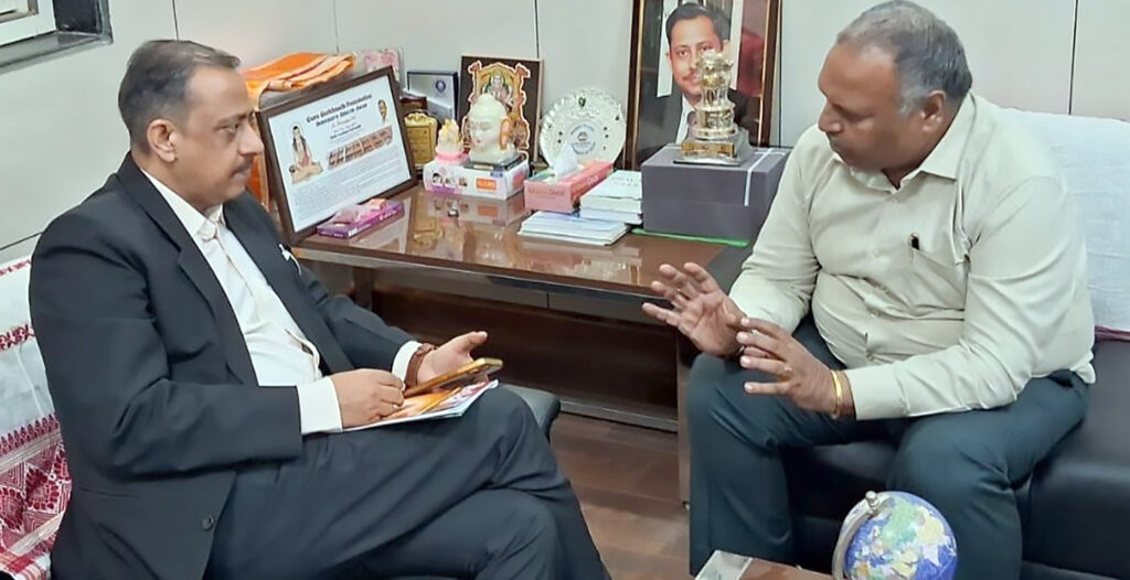 डा. धनंजय जोशी Dr Dhananjay With Himalini Mag Dogra
