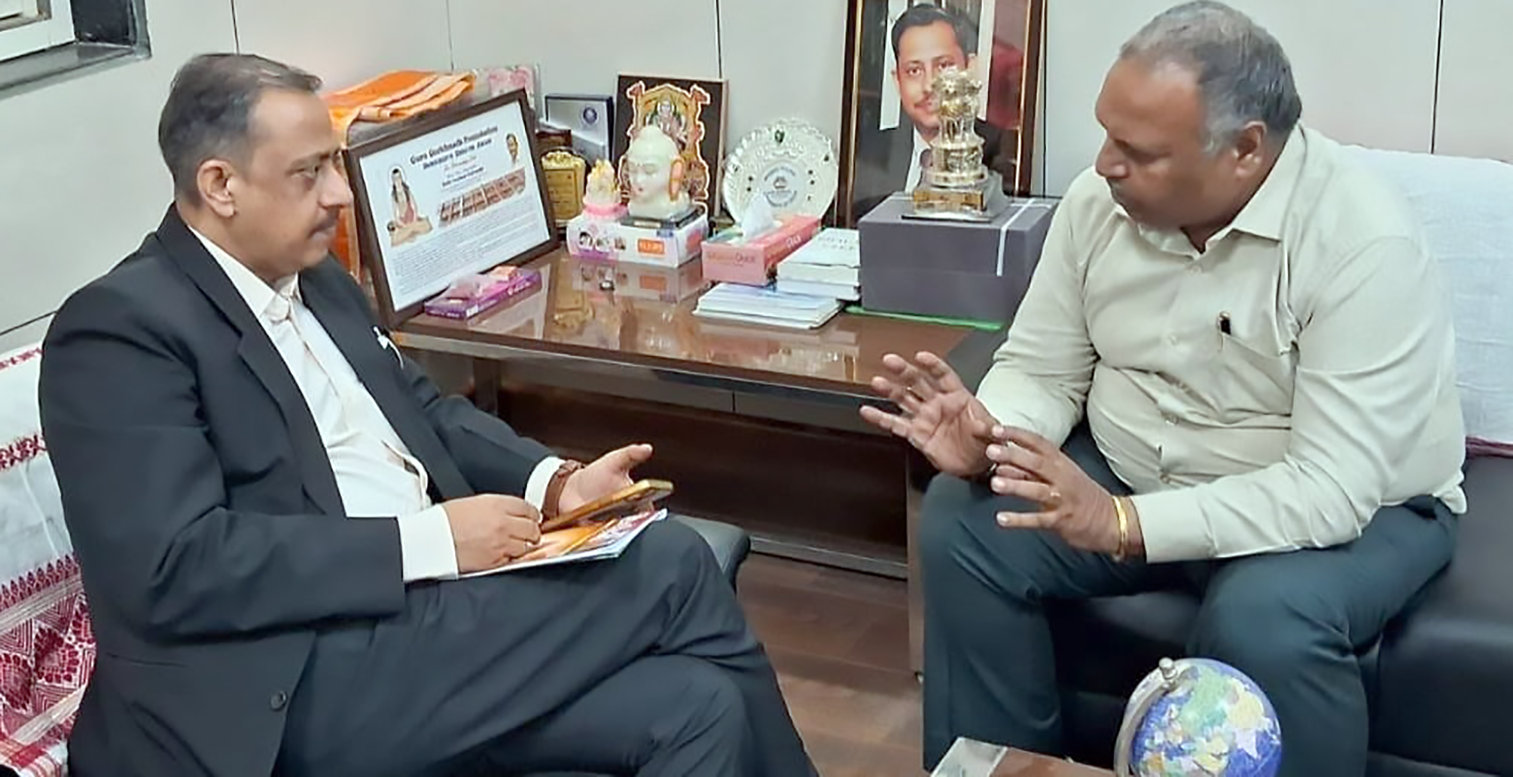 डा. धनंजय जोशी Dr Dhananjay With Himalini Mag Dogra
